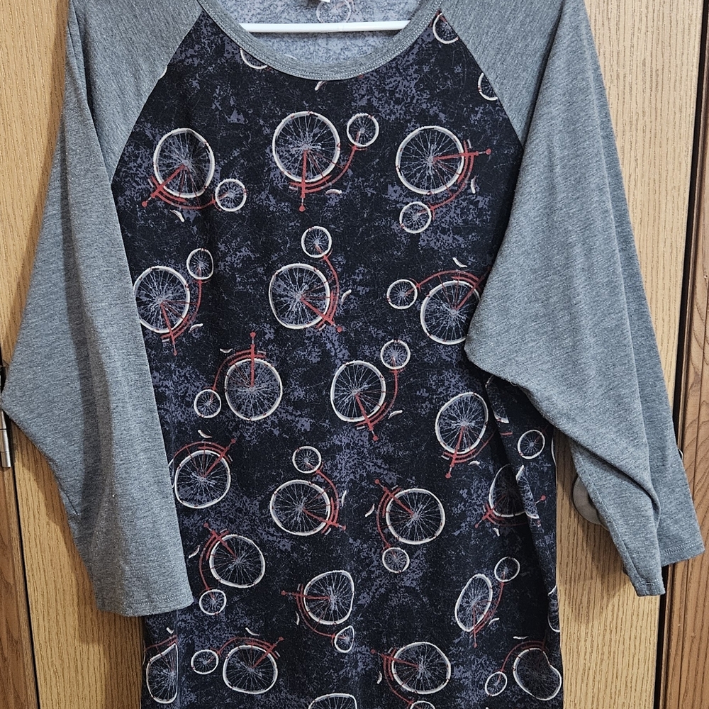 LuLaRoe Randy Raglan Tee - Picture 3 of 3